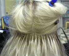 Так выглядят капсулы при американском наращивании волос